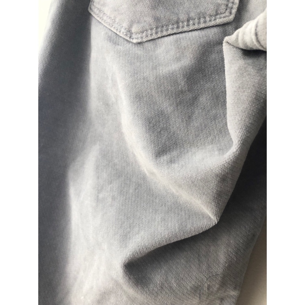 • Levi’s Jeans • Light gray •